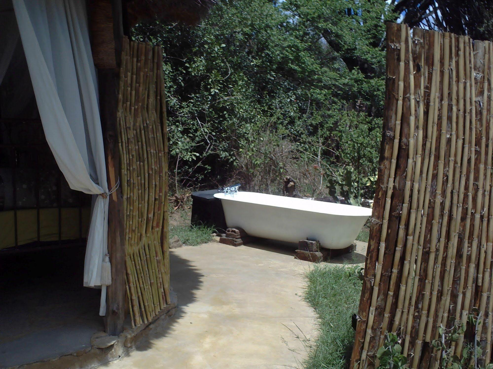 Hotel Mbweha Camp Elmenteita Exterior foto